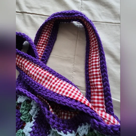 Women's Crochet Handmade Tote Bag with liner and a pocket - Picture 3 of 10